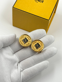 Клипсы с лого и чёрной эмалью Fendi