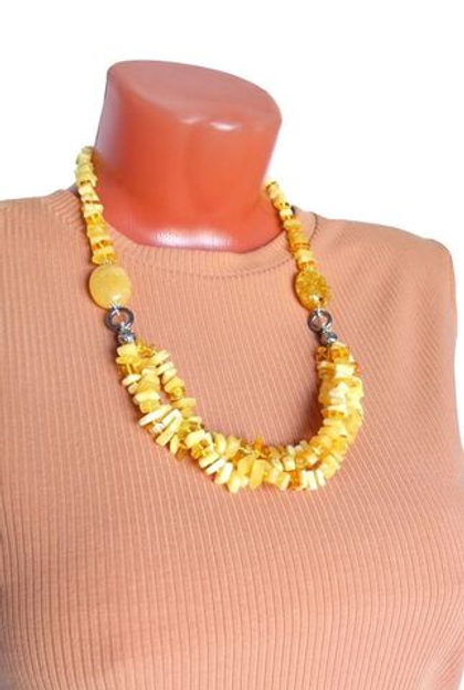 Cтильные бусы из янтаря в несколько рядов (5320)