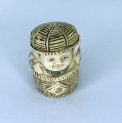 Нэцкэ Ребенок прячется в плетеной корзине