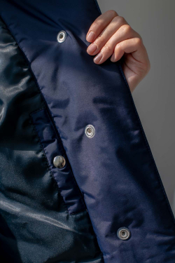 Темно-синяя зимняя куртка