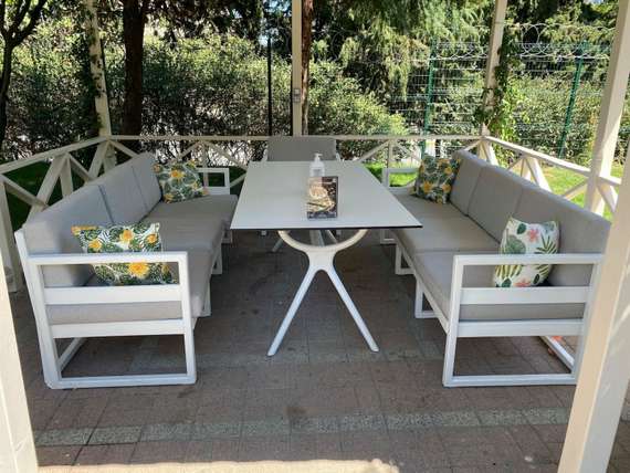 Кресло уличное пластиковое Mykonos, белый, светло-коричневый