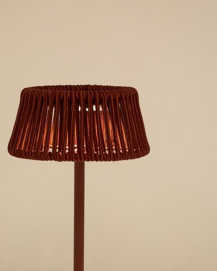 Уличная настольная лампа Aldet на солнечной батарее с терракотовым шнуром