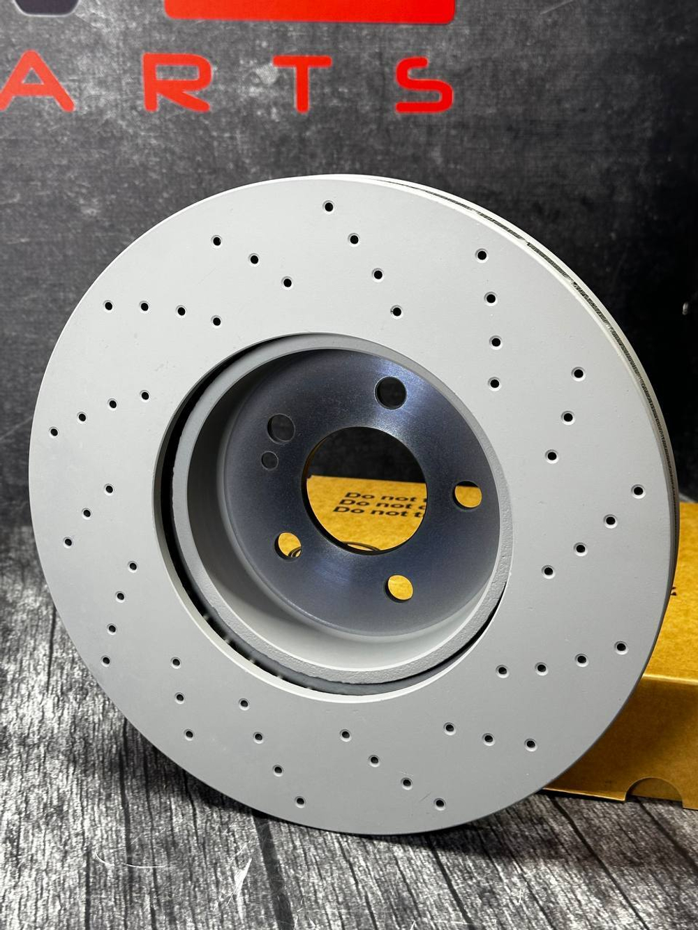 Тормозной диск передний Mercedes-Benz A0004212712