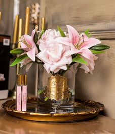 Розовые розы и лилии, Cote Noire