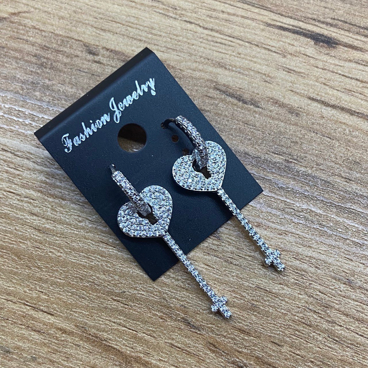 Серьги кольца Ключ с сердцем циркон металл серебристый