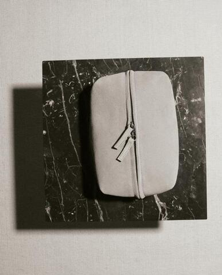 ZARA HOME КОСМЕТИЧКА СРЕДНЕГО РАЗМЕРА ИЗ РАЗДЕЛЕННОЙ КОЖИ, ЭКРЮ