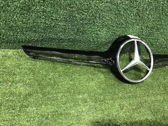 Накладка решетки радиатора Mercedes GLE c292 (2015-2019)