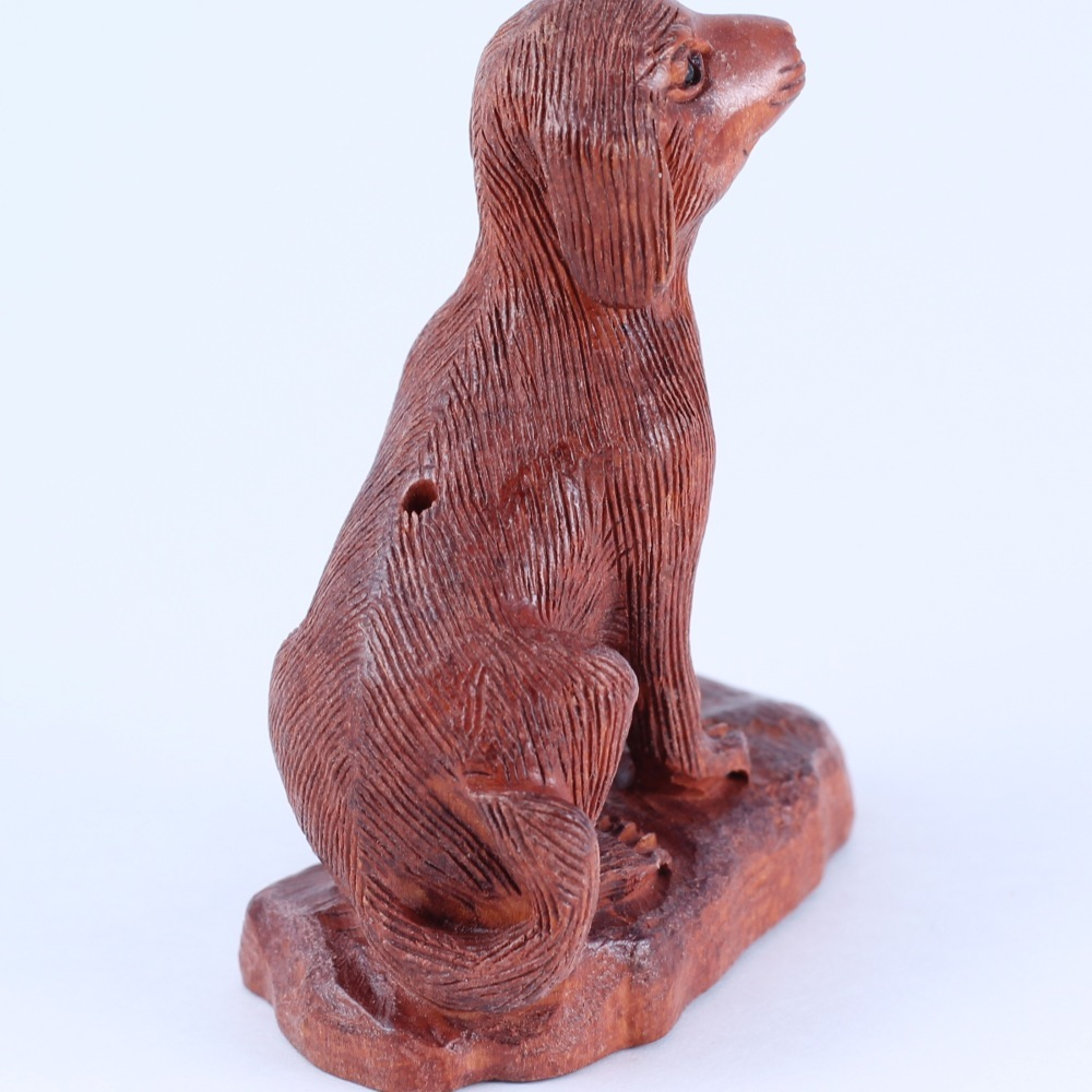 Нэцкэ Собака на подставке 2