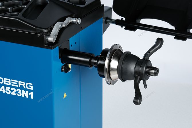 NORDBERG (4523N1B) Станок балансировочный с автоматическим вводом 2-х параметров, лазером и автостопом