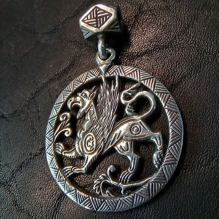 Подвеска. Грифон Суздальский