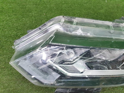 Битая Фара левая Nissan Qashqai 2 j11 (17-23) галоген