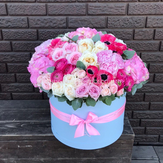 Микс анимонов и пионовидных роз