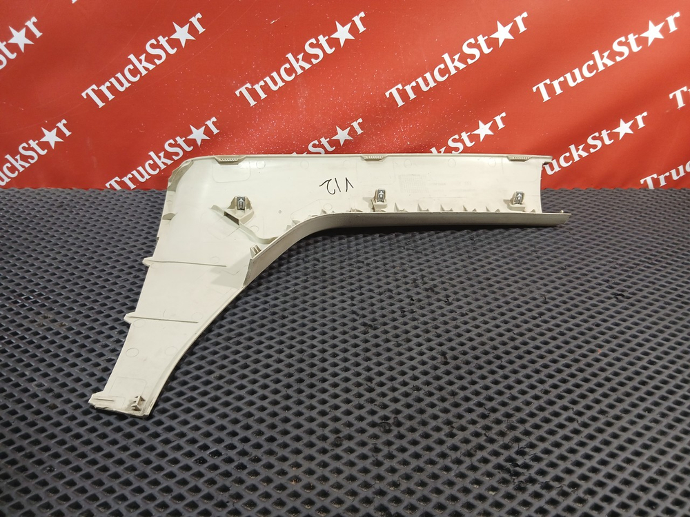 Накладка стойки задней правой