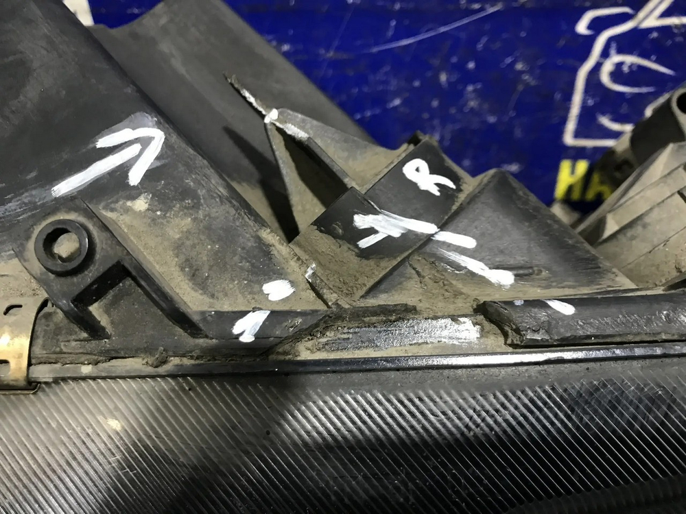 Фара передняя правая MAZDA MAZDA6 2003