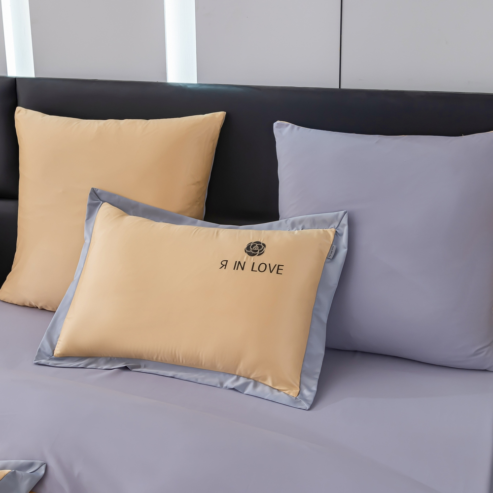 КПБ Сатин-Шелк Я IN LOVE на резинке LVR009, Евро, 4 наволочки, простынь 160*200*30