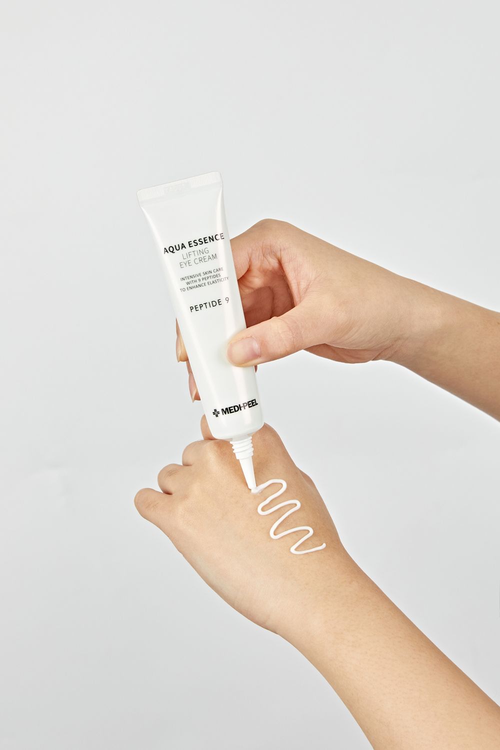 MEDI-PEEL Крем для глаз с разглаживающим действием PEPTIDE 9 AQUA ESSENCE LIFTING EYE CREAM 40 мл.