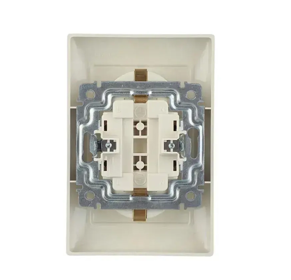 Розетка двойная с заземлением слоновая кость Legrand Valena 774370