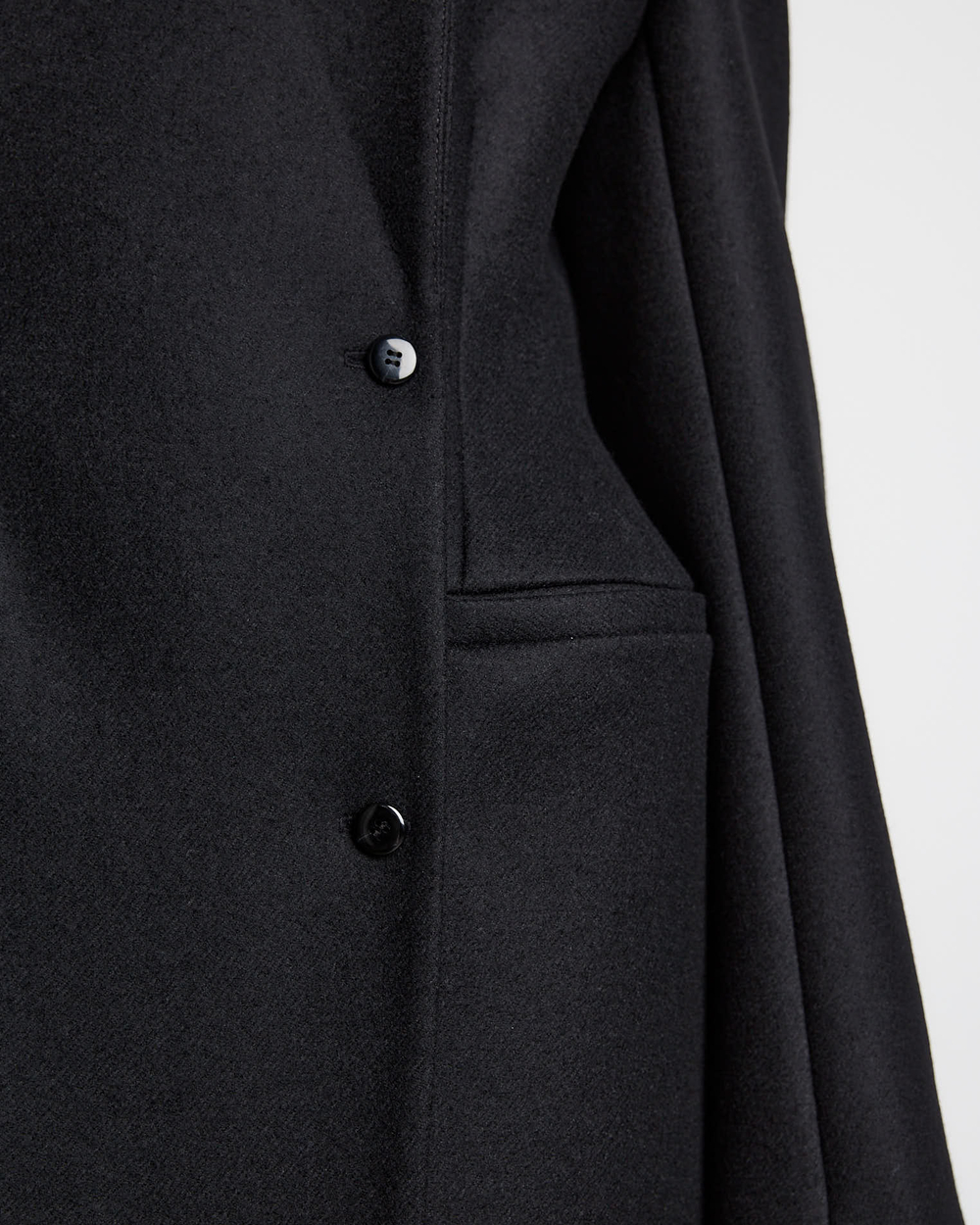 Пальто с формообразующими бедрами из шерсти Гуччи черный