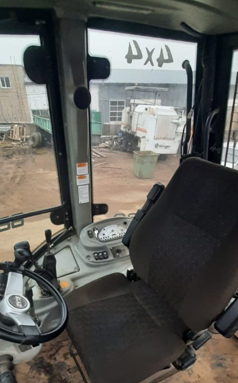 ELAZ BL 880 Экскаватор-погрузчик BL 880 (Дизельный, 4,4 л, 100 л.с., МТ)