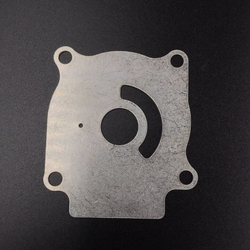 Пластина помпы охлаждения Suzuki DT20-40, DF25-50 (Suzuki)