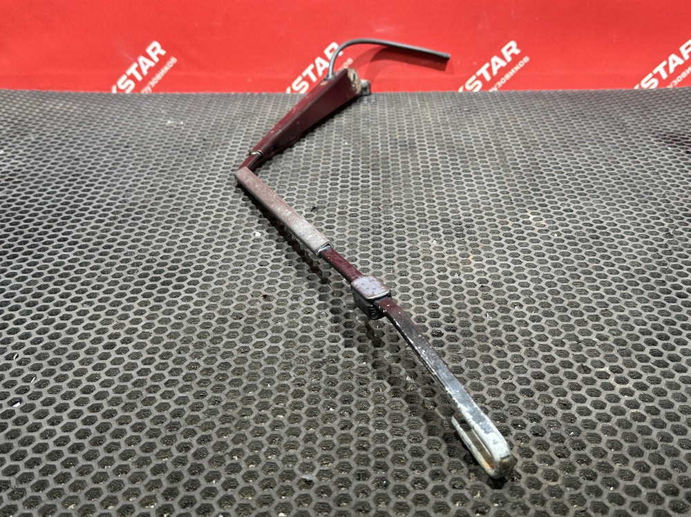 Поводок стеклоочистителя 2018г