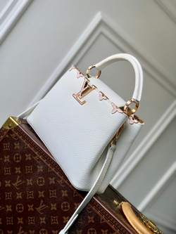 Louis Vuitton Capucines BB