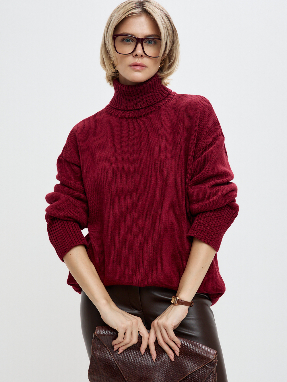 Бордовый свитер