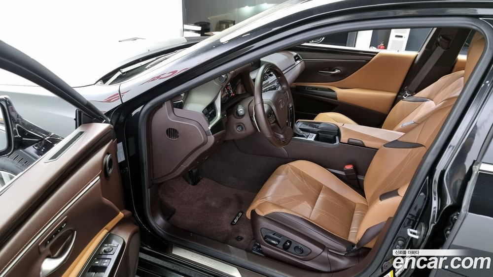 Lexus ES300h 7 Generation Luxury Plus (09.2019)