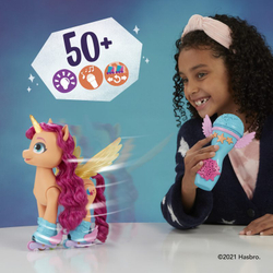 Hasbro My little Pony. Май Литл Пони на роликах с микрофоном