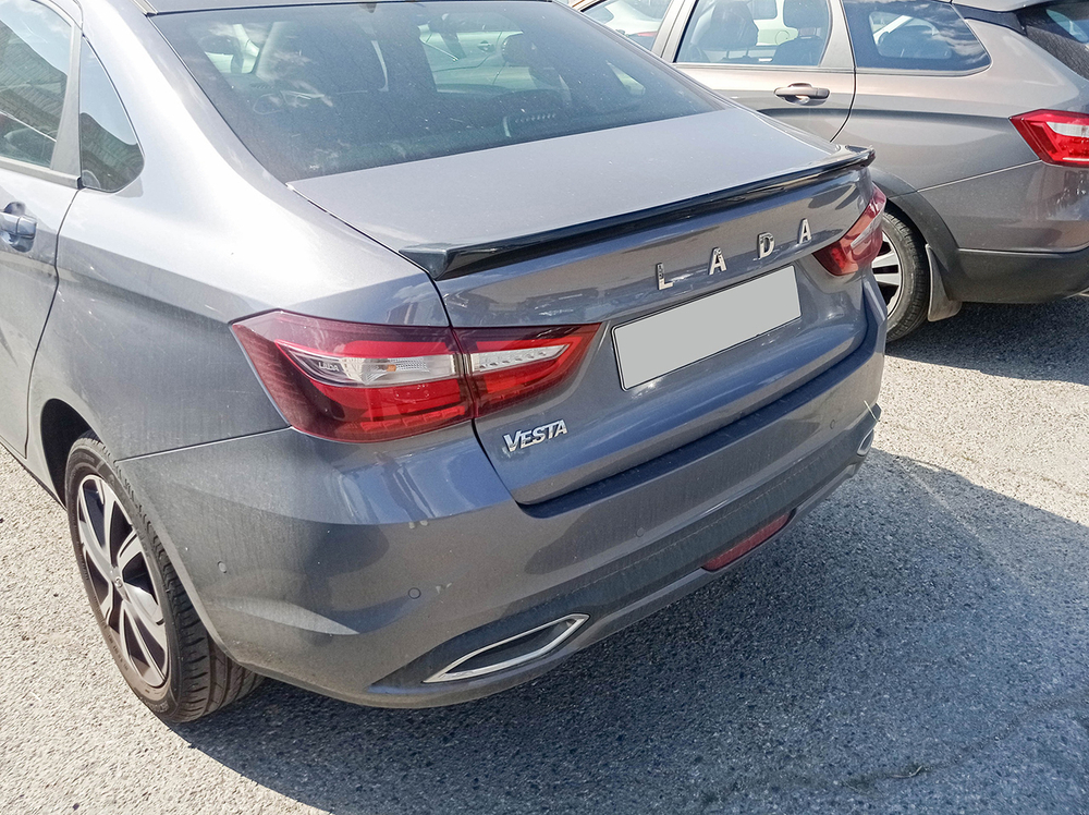 Спойлер крышки багажника Vesta NG черный глянец