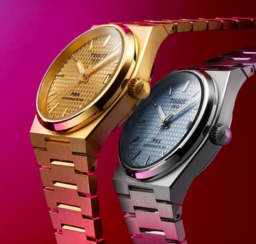 Расширяя палитру: часы Tissot PRX 35mm Powermatic 80 блистают в столь востребованных ледяном синем и неожиданном золотом цветах.