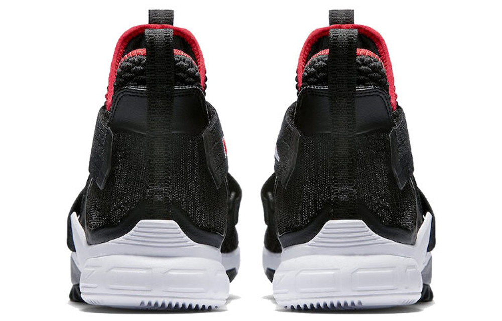 Кроссовки Nike Zoom Soldier 12