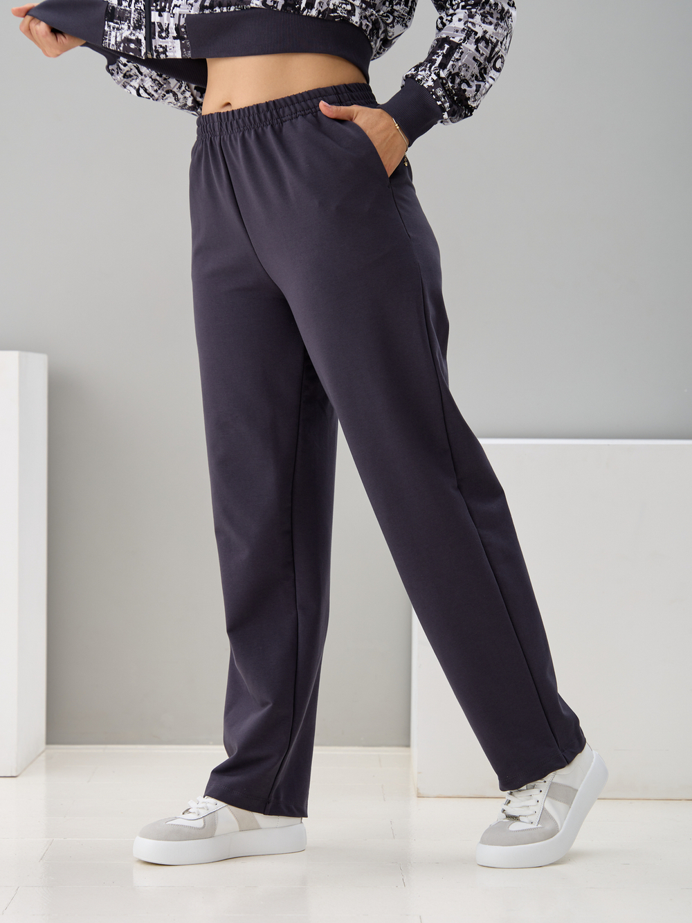 Костюм с брюками КБ-184/белый-антрацитгазета