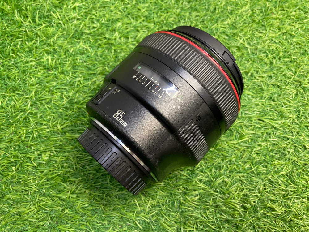 Canon EF 85mm 1.2L USM
