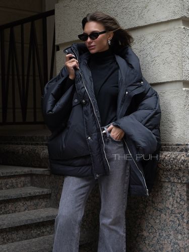 Объемный черный пуховик-накидка