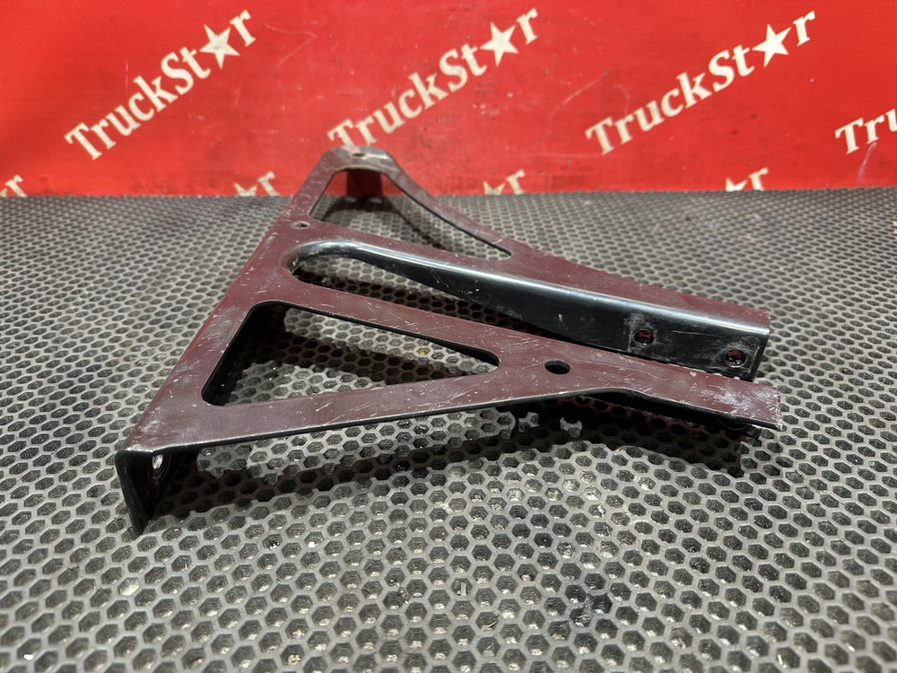 Кронштейн воздушного фильтра 2018г