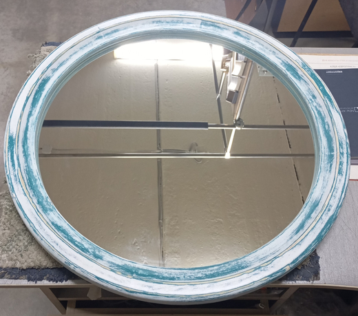 Зеркало круглое в деревянной раме