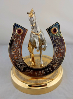 Конь с подковой "На удачу"  (Златоуст) с фианитами