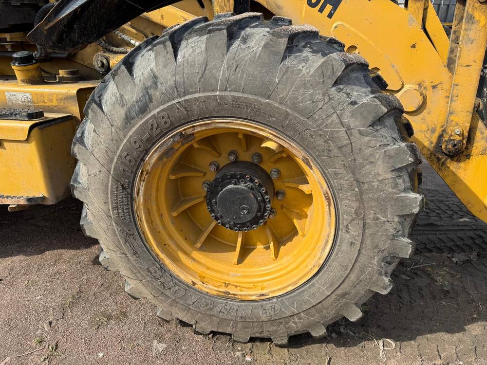 LUGONG LG* Экскаватор-погрузчик LG388H (Дизельный, 4,8 л, 102 л.с., АТ)