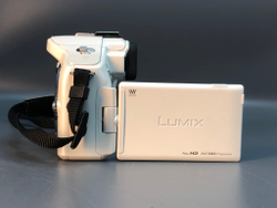 Panasonic DMC-G5 Kit 14-42mm, внизу след от штатива