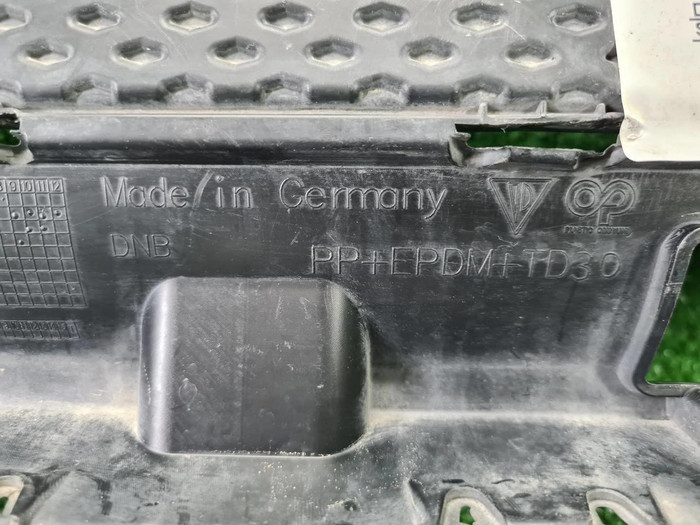 Решетка радиатора Porsche Macan (2018-2021)