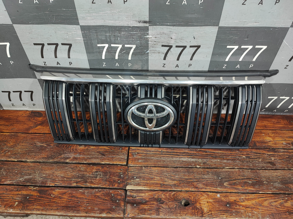 Решетка радиатора Toyota Land Cruiser Prado 150 17-нв Б/У Оригинал 5310160F60
