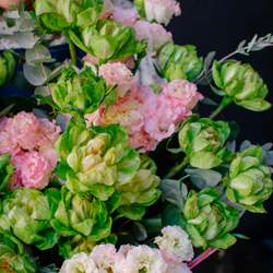 25. Эффектный тропический букет в современном стиле