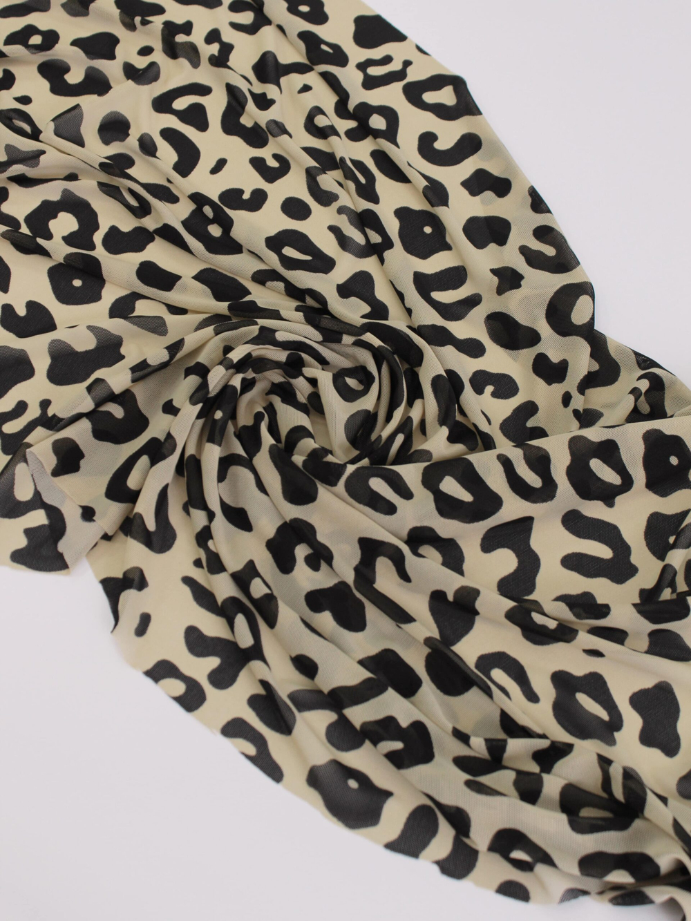 Сетка эластичная бежевая с черным принтом барс 75х50 см