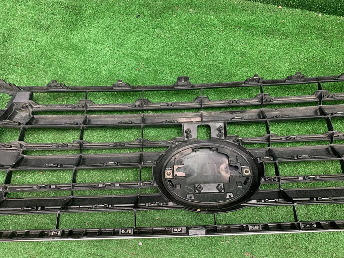 Решетка радиатора Toyota Land Cruiser 200 (2015-2021)