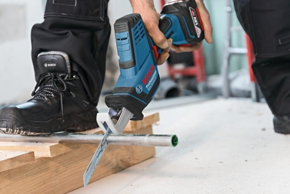 Пила сабельная аккумуляторная BOSCH GSA 18 V-LI C без АКБ иЗУ 06016A5001 Кейс L-Boxx