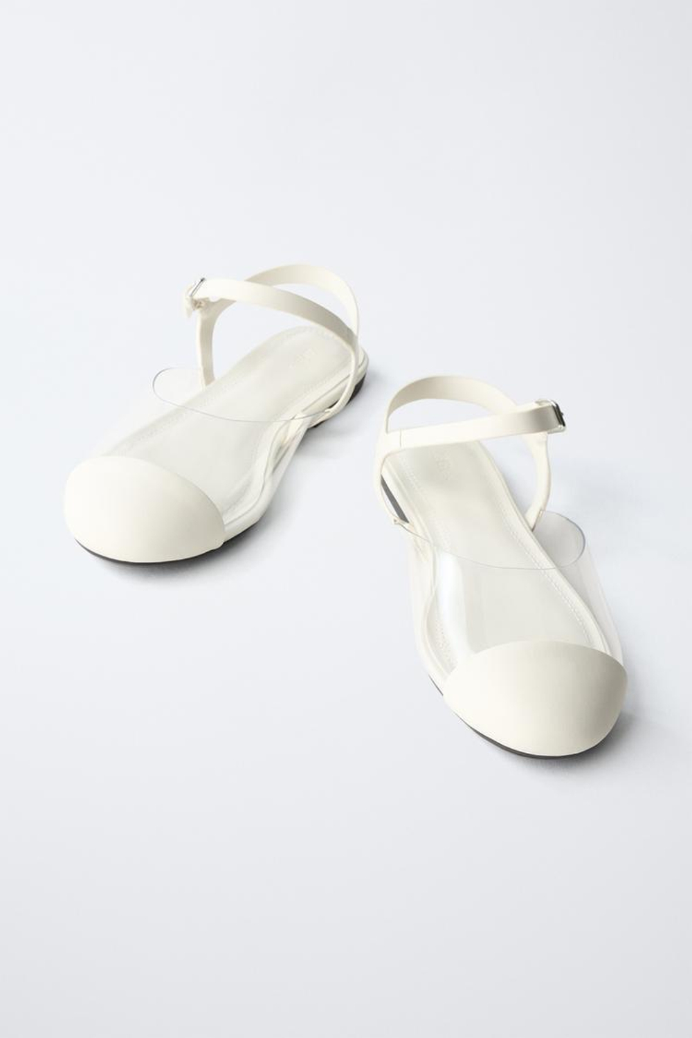 ZARA ТУФЛИ С ОТКРЫТОЙ ПЯТКОЙ ИЗ ВИНИЛА, БЕЛЫЙ