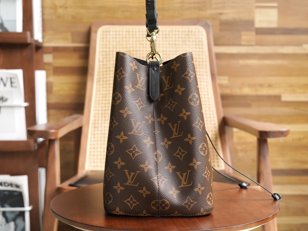 Louis Vuitton NeoNoe MM