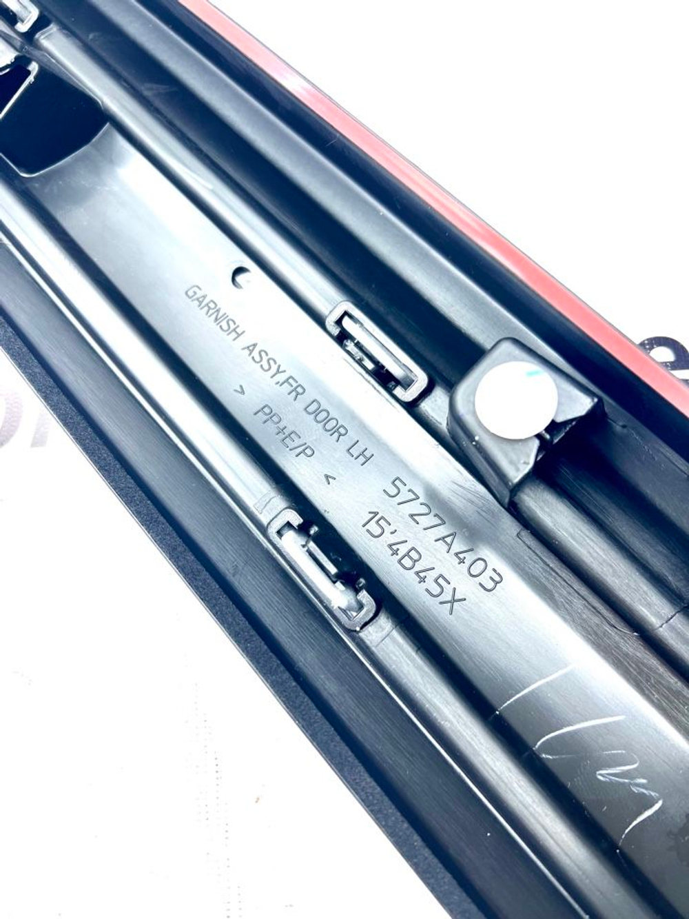 Молдинг двери передней левой на Митсубиси Аутлендер. 5727A699. Оригинал.