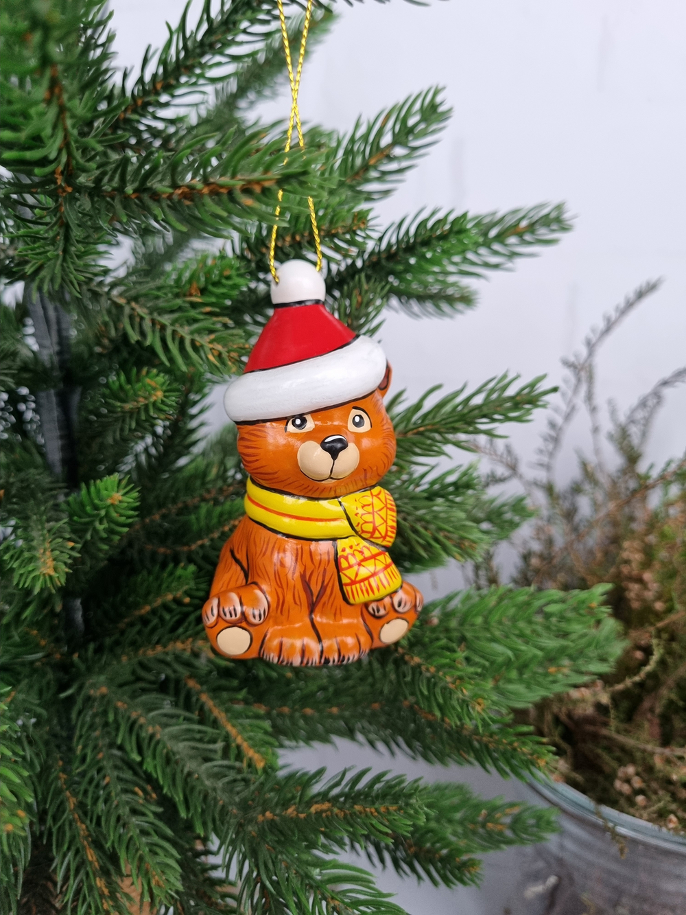 Медвежёнок ёлочная игрушка из фарфора